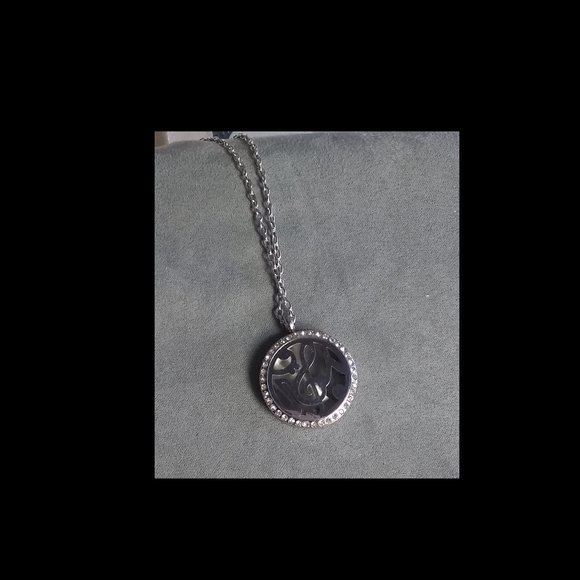 New: Aromatherapy Music Motif Necklace - Picture 5 of 6